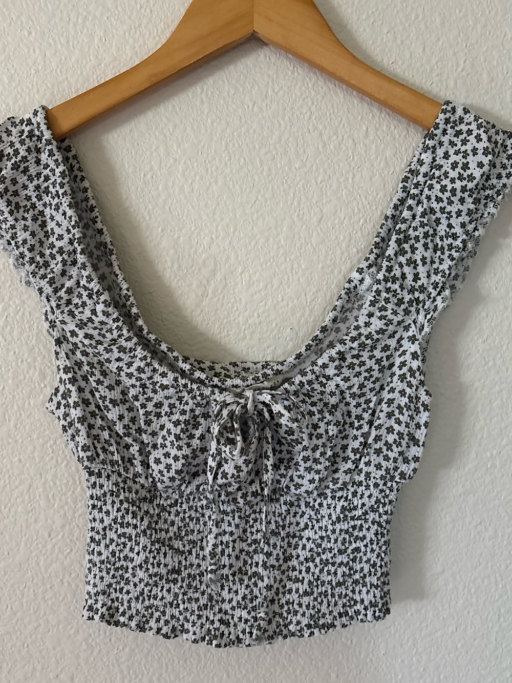 La Hearts Black & White Floral Smocked Tie-Front Crop Top